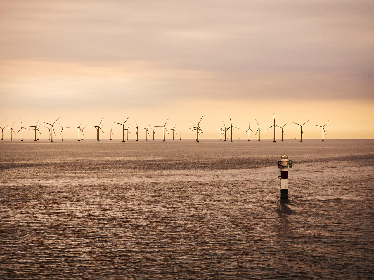 Gran reestructuraci&oacute;n en la energ&iacute;a e&oacute;lica marina: los gigantes de la industria suspenden sus operaciones, el futuro de 30 GW de proyectos es incierto