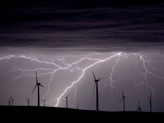 Energ&iacute;a e&oacute;lica mundial: desaceleraci&oacute;n de la industria en 2025, recuperaci&oacute;n en 2026