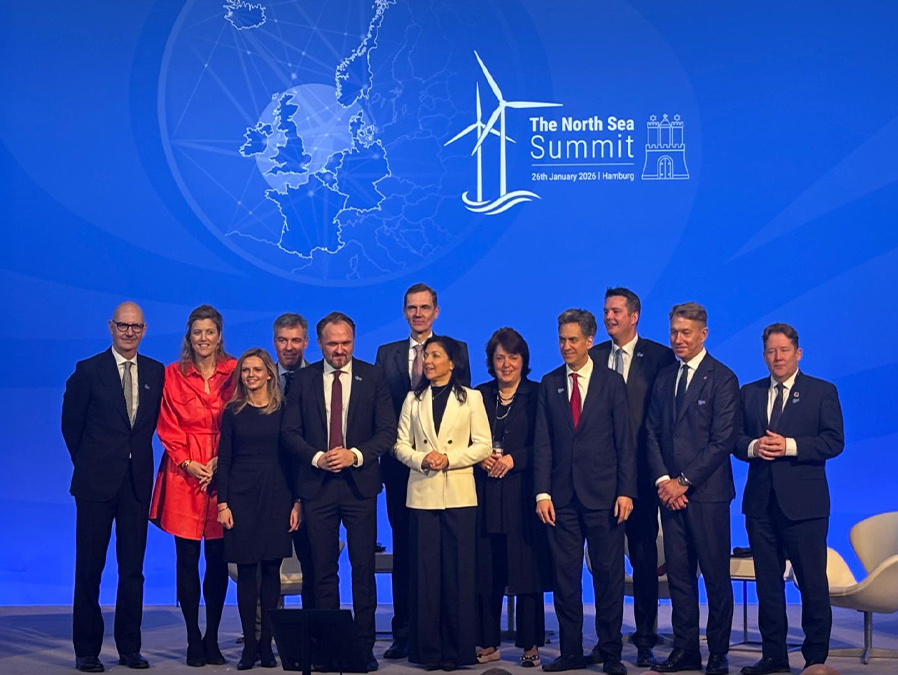 &iexcl;Noticias de &uacute;ltima hora! &iexcl;1 bill&oacute;n de euros invertidos en energ&iacute;a e&oacute;lica! Nueve naciones firman acuerdo hist&oacute;rico de inversi&oacute;n